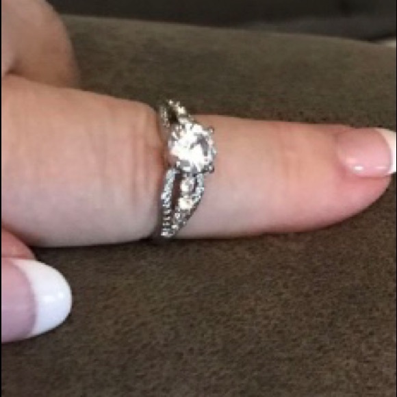 Beautiful White Sapphire 925 Sterling Silver Elegant Ring Women’s Size 6 - Picture 8 of 14